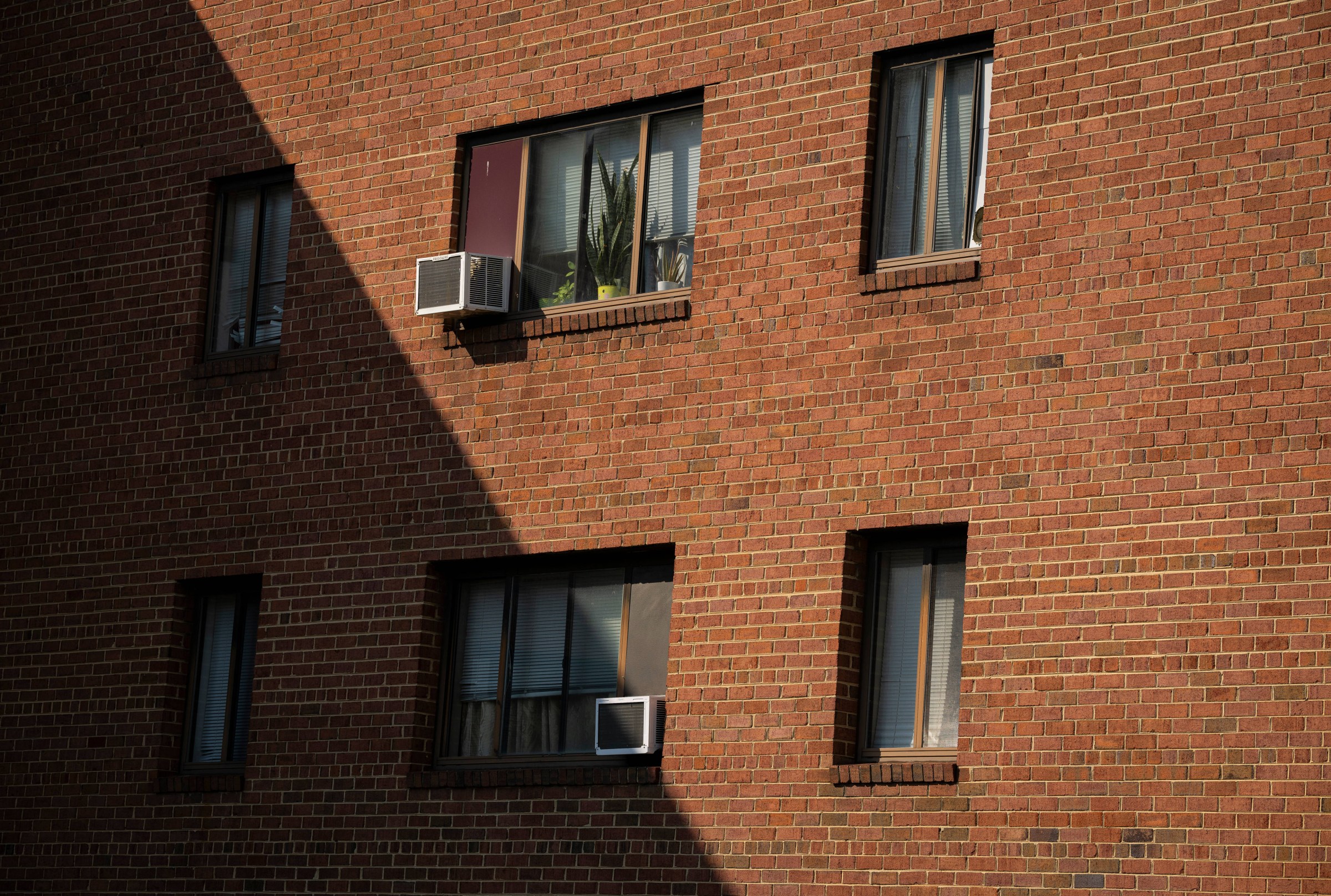 The US is failing renters during extreme heat waves